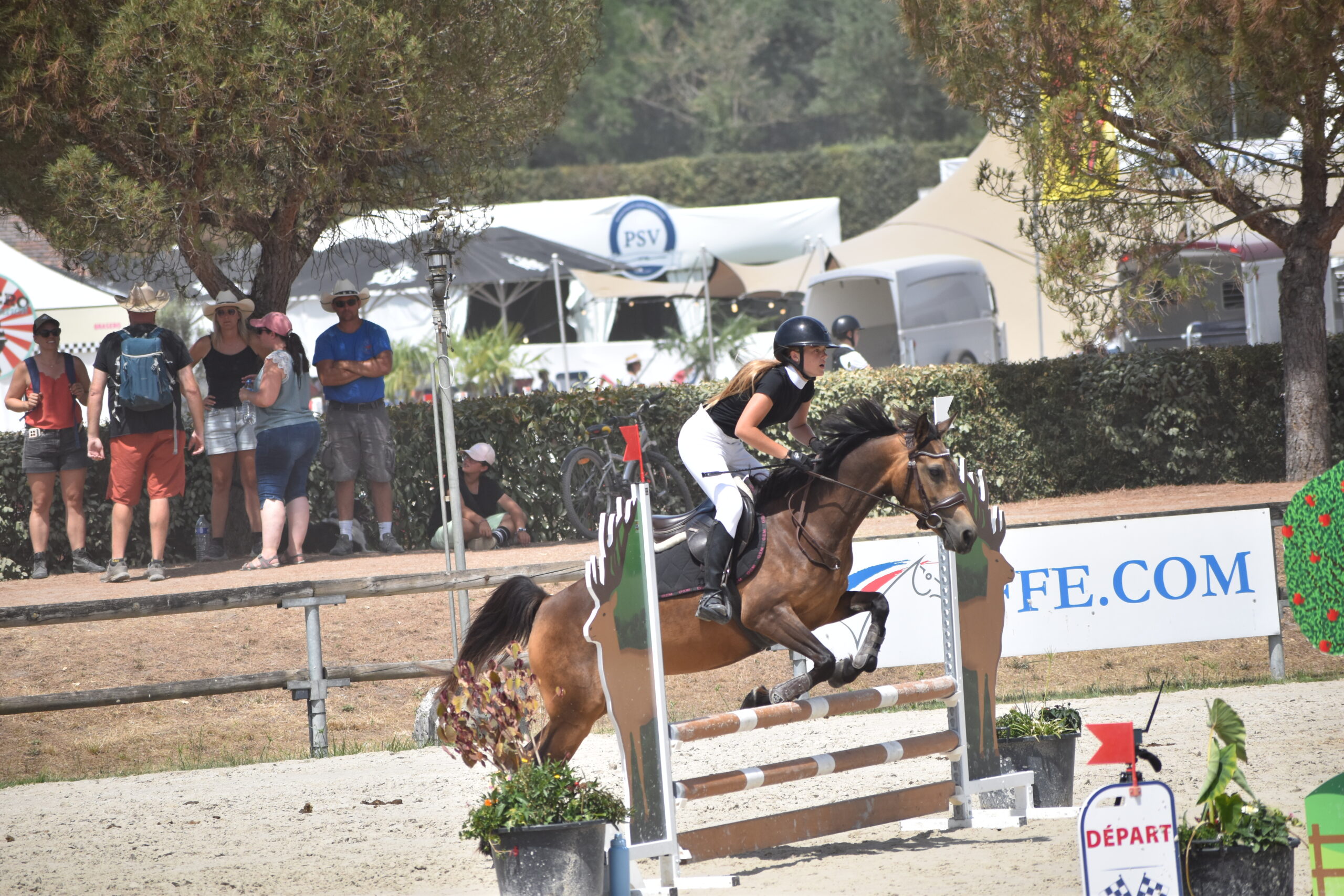 EQUITATION COMPETITION CONCOURS CSO CENTRE EQUESTRE PONEY CLUB ALENTOURS CABOURG, DIVES SUR MER, HOULGATE, DOZULE, TROARN, ARGENCES<br />
championnat de france